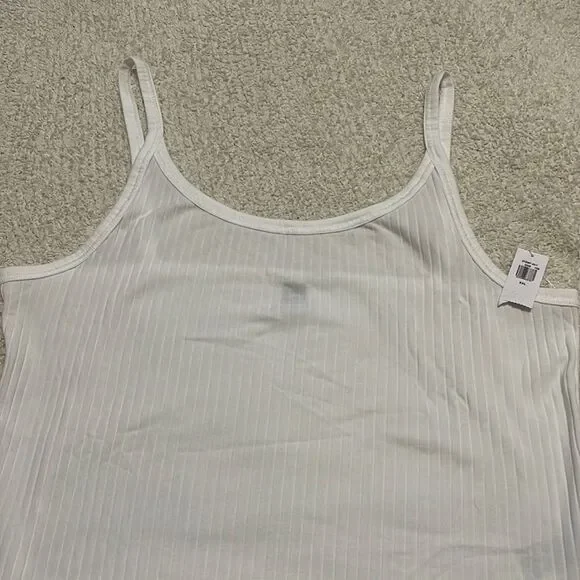 NWT- Old Navy - XXL. Fitted Crop Lettuce Hem Ribbed Tank - Picture 3 of 6